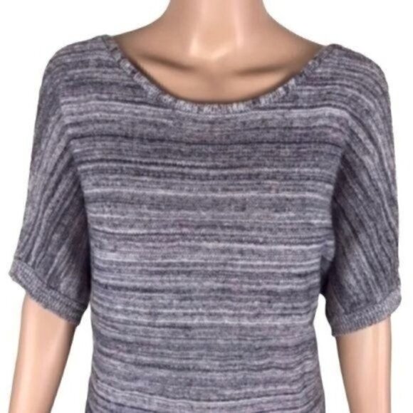 ANN Taylor Loft Gray three-quarter length sleeve shirt top V-back NWT Size Small - Picture 4 of 7
